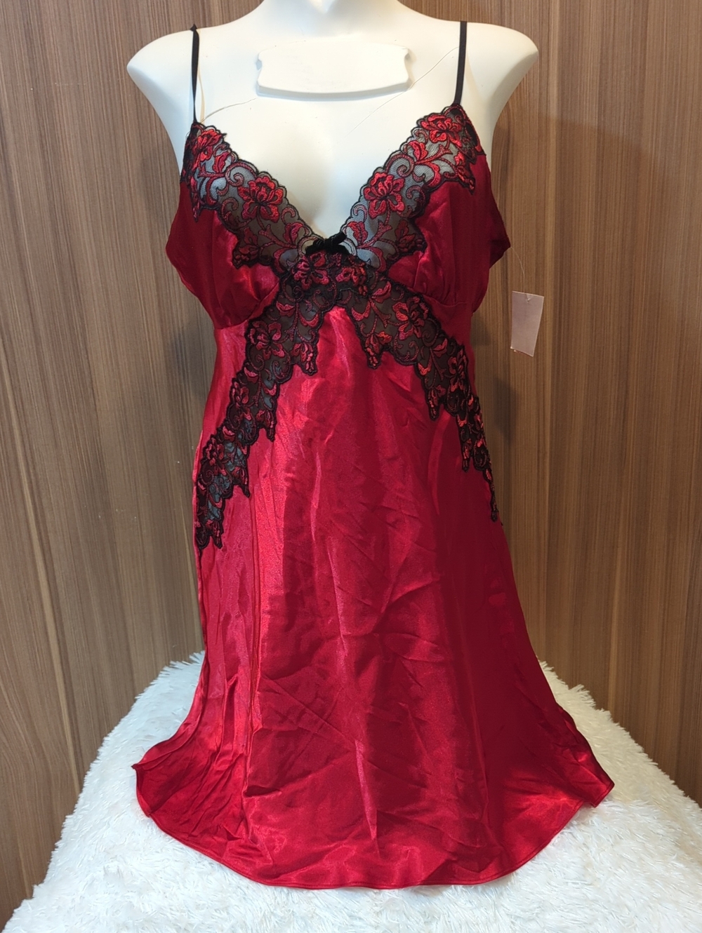 NWT In Bloom by Jonquil Large Red Black Damask Applique Chemise Nightgown